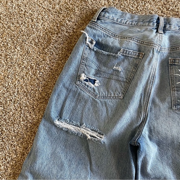 American Eagle Relaxed Mom Jeans Women’s 6 Long Blue Light Wash Tapered Ripped - Picture 9 of 16